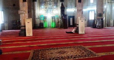 فرحة المريدين بفتح ضريح القطب الصوفى المرسى أبو العباس بالإسكندرية.. فيديو