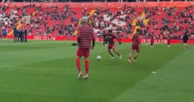 شاهد عمليات إحماء لاعبى ليفربول قبل مواجهة توتنهام فى قمة الدورى الإنجليزى