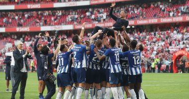 بورتو يهزم بنفيكا ويتوج بلقب الدورى البرتغالى للمرة الـ 30