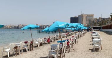 استبدال الوحدات الشاطئية الخشبية المتهالكة فى 23 شاطئا بالإسكندرية.. صور