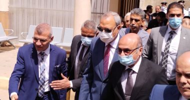 وزير العدل يتابع أول يوم لتسجيل العقارات فى الشهر العقارى بشبين القناطر..فيديو