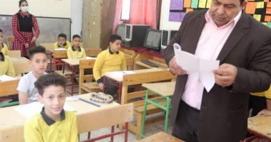 وكيل تعليم الوادى الجديد يتفقد لجان امتحانات الترم الثانى بالخارجة.. صور