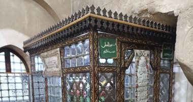 زغاريد وفرحة بفتح مقام سيدى أبو الحجاج الأقصرى.. إمام المسجد: يعود نسبه للإمام الحسين ووالده صاحب منصب كبير فى الدولة العباسية.. حفظ كتاب الله والتقى الشيخ عبد الرحيم القنائي.. والعارف بالله كان كثير الإعتكاف