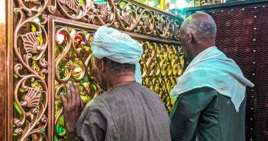 فرحة عارمة وأجواء روحانية بقنا في أول أيام فتح مقام عبدالرحيم القنائى.. فيديو