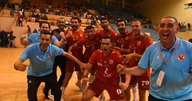 لاعبو يد الأهلي يحتفلون بالتتويج بالسوبر الأفريقي على حساب الزمالك.. صور وفيديو