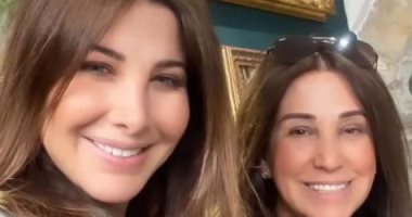 نانسى عجرم تحتفل مع والدتها بعيد الأم اليونانى من قبرص