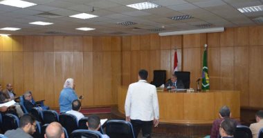 حياة كريمة بالمنيا.. المحافظ يناقش الموقف التنفيذى لمشروعات مياه الشرب والصرف