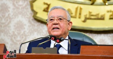 رئيس مجلس النواب ممازحا الأعضاء: "انتوا لسه ما رجعتوش من أجازة العيد"