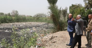 محافظ بني سويف يوجه بتطهير ورفع المخلفات بأحد المصارف على طريق أهناسيا