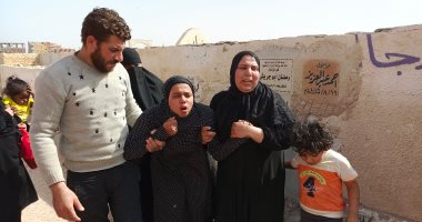 تشييع جثمان شاب لقى مصرعه على يد خاله بسبب 400 جنيه فى الإسماعيلية.. فيديو