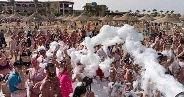"الفوم بارتى" أبرزها.. فنادق البحر الأحمر تبتكر طرقا جديدة لإسعاد نزلائها