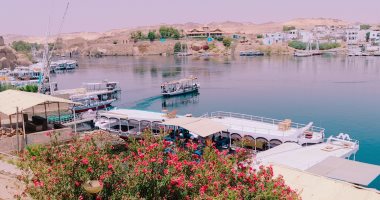 بيوت النوبة لوحة فنية على نيل أسوان.. شاهد جمال واجهات المنازل بعد دهانها