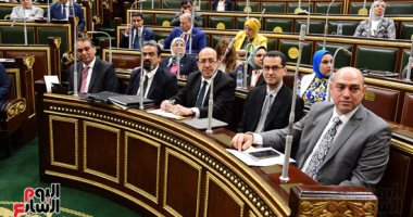 مطالب من النواب للقائم بأعمال وزير الصحة بمراجعة رواتب الأطباء