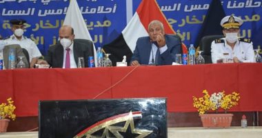 محافظ الوادى الجديد يدعم الفائزين بقرعة الحج بمبلغ 100 ألف جنيه.. صور