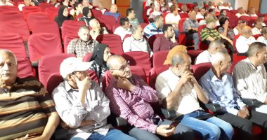 وكيل "تعليم الأقصر" يجتمع برؤساء لجان امتحان الشهادة الإعدادية.. صور