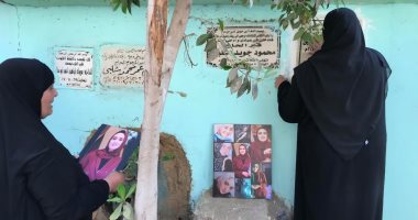 أسرة بسنت خالد ضحية الابتزاز تزورها فى قبرها بعد الحكم على المتهمين.. بث مباشر