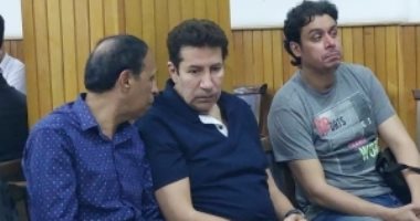 هانى رمزى وعلى الحجار يقدمان واجب العزاء فى والد محسن منصور