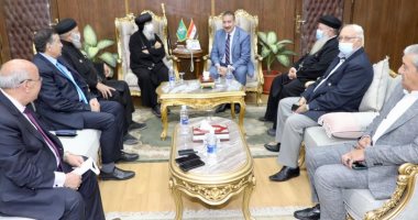 محافظ المنوفية يستقبل نيافة الأنبا مكسيموس أسقف بنها وقويسنا للتهنئة بالعيد