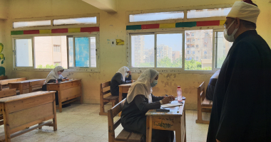 تباين آراء طلاب الثانوية الأزهرية القسم الأدبى من مستوى مادة النحو