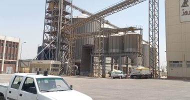محافظ الإسماعيلية يشكل لجنة لتفقد شون القمح بمراكز المحافظة.. صور