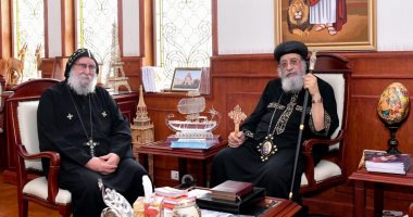 البابا تواضروس الثانى يستقبل كاهن كنيسة ستراسبورج فى فرنسا