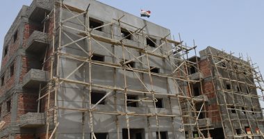 محافظ قنا يتابع العمل بعدد من العمارات السكنية بمشروع سكن كريم بفرشوط