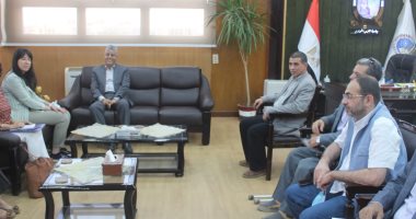 رئيس جامعة جنوب الوادى يستقبل وفدا من برنامج النمو الأخضر
