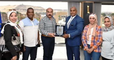 محافظ أسوان: دراسة مقترح تنفيذ مبادرة "المناشط الرياضية" لدعم السياحة.. صور