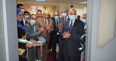 رئيس جامعة المنيا يفتتح وحدة المرأة الآمنة بمستشفى الكبد الجامعى عبر الفيديو