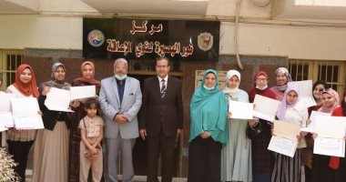 جامعة سوهاج تكرم 19 طالبا من الفئات الخاصة لاجتيازهم دورة بمركز نور البصيرة