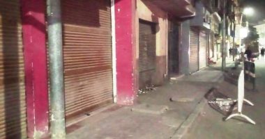 حملة بحى شرق سوهاج لمتابعة الالتزام بتطبيق المواعيد الصيفية لغلق المحال.. صور