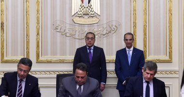 رئيس الوزراء يشهد توقيع بروتوكول لإتاحة تسجيل بيانات عملاء التأمين بمكاتب البريد