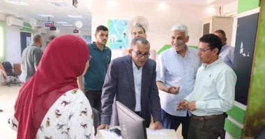رئيس شركة مياه البحر الأحمر يتفقد مركز خدمة العملاء الرئيسى ومقر الخط الساخن