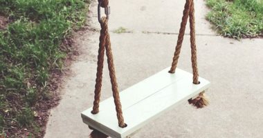 خلوا بالكم من عيالكم.. مصرع طفلة بالدقهلية شنقا بحبل أرجوحة أثناء لهوها
