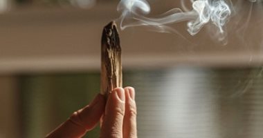 5 أنواع من البخور تساعد فى التخلص من الطاقة السلبية.. هتخليك فريش 