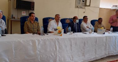 وكيل تموين الأقصر يلتقى المزارعين ويناشدهم سرعة توريد القمح للشون والصوامع.. صور