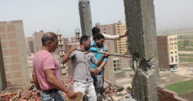 إزالة تعديات على أراضٍ زراعية وبناء مخالف خلال حملات بـ3 مراكز بأسيوط.. صور