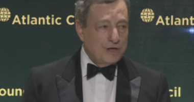 أزمة سياسية تواجه إيطاليا.. سيرجيو يرفض استقالة رئيس الحكومة.. الأحزاب اليمينية تضغط لإجراء انتخابات مبكرة.. حركة خمس نجوم تشعل الأزمة لرفضها التصويت بالثقة لصالح الحكومة..ودراجى يمثل أمام البرلمان لتقييم الوضع