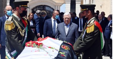 القدس تودع الشهيدة شيرين أبو عاقلة فى موكب مهيب.. الرئيس الفلسطينى أبو مازن يتقدم مراسم تشييع الجثمان ويمنح الشهيدة وسام نجمة القدس في حضور رسمى وشعبى كبير.. واستمرار الإدانات وسط غضب عربى ودولى