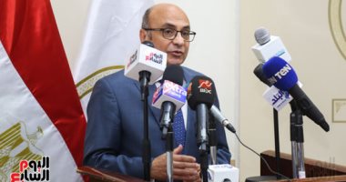 وزير العدل يصدر قرارات بتشغيل 20 سيارة توثيق متنقلة تابعة للشهر العقارى
