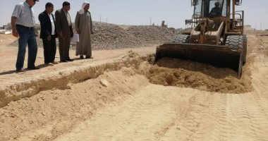 تواصل العمل فى إنشاء موقف سيارات عمومى فى مدينة نخل بوسط سيناء