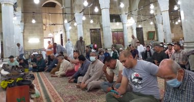 المسجد البدوى بطنطا كامل العدد فى أول جمعة بعد إعادة فتح الضريح.. بث مباشر