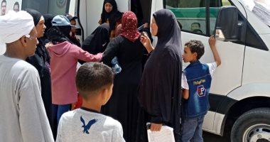 حياة كريمة بقنا.. الكشف على 939 مواطنا فى قافلة طبية مجانية بفرشوط.. صور