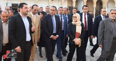 رئيسة وزراء تونس تصطحب نظيرها المصرى فى جولة مترجلين بأنحاء المناطق التاريخية