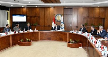 وزير البترول يتابع جهود زيادة إنتاج الثروة البترولية لمواجهة التحديات العالمية
