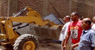 مدينة الأقصر تنفذ حملة مكبرة لإزالة مخالفات بناء بدون ترخيص.. صور