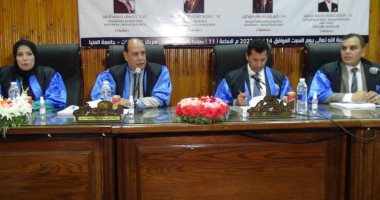 وزير الشباب والرياضة يناقش رسالة دكتوراه بجامعة المنيا حول الفرص التسويقية