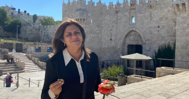 بيلا حديد تهاجم قوات الاحتلال الإسرائيلى بعد ضرب مشيعى جنازة شيرين أبو عاقلة