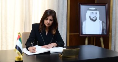 نبيلة مكرم تقدم واجب العزاء فى الشيخ خليفة بن زايد (صور)