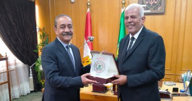 نقيب الزراعيين يبحث مع محافظ الإسماعيلية خطة الصادرات وإنتاج القمح بالمحافظة